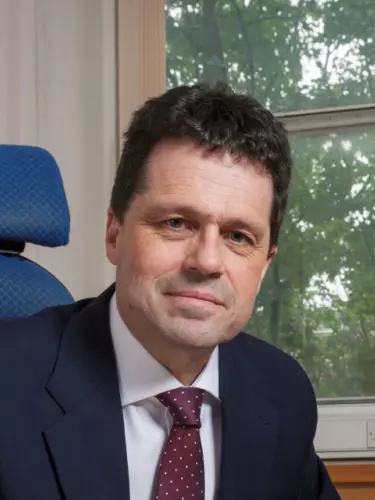 Profile photo of Professor Matt Rosseinsky